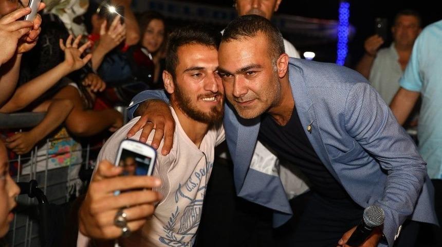 Mersin&rsquo;de M&uuml;min Sarıkaya Konseri