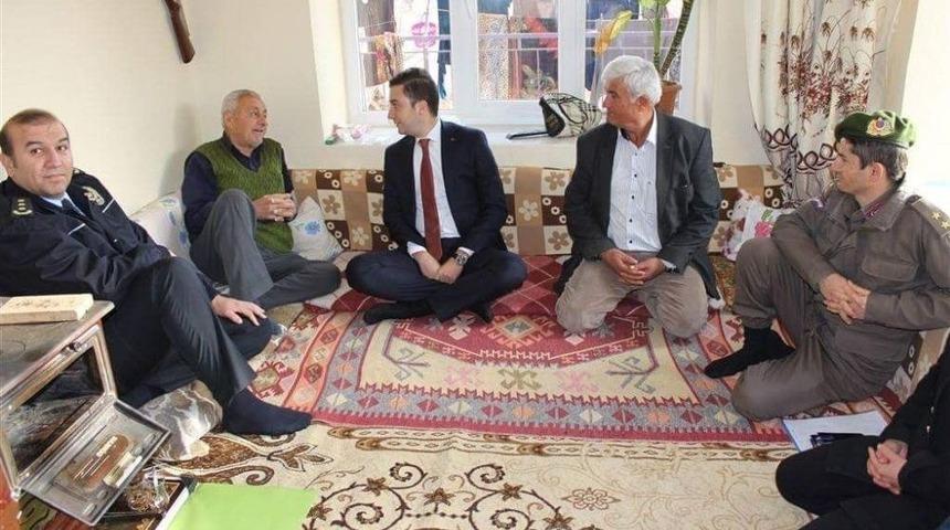 Şarkikaraağa&ccedil; Kaymakamı Kır&ccedil;uval, Muhtar Ve Vatandaşlarla Buluştu