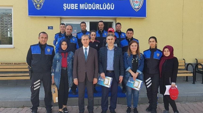 &Ouml;ğrencilerden Polislere Ziyaret