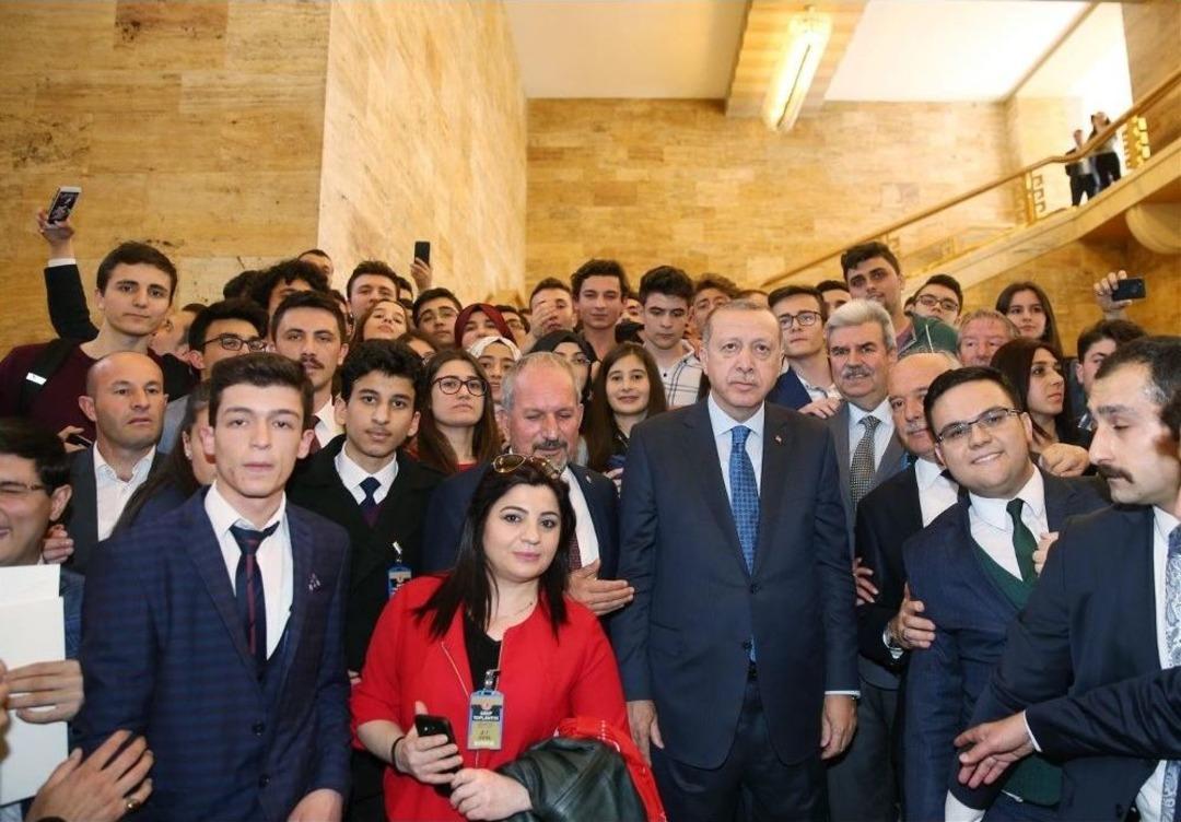 Balıkesir Lisesi &Ouml;ğrencileri Cumhurbaşkanı Erdoğan İle G&ouml;r&uuml;şt&uuml;