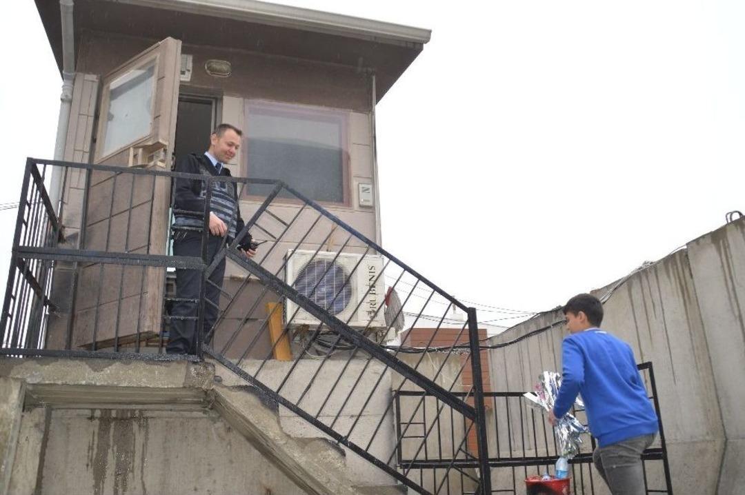 Eleşkirtli &Ouml;ğrenciler Emniyete G&uuml;l Uzattı