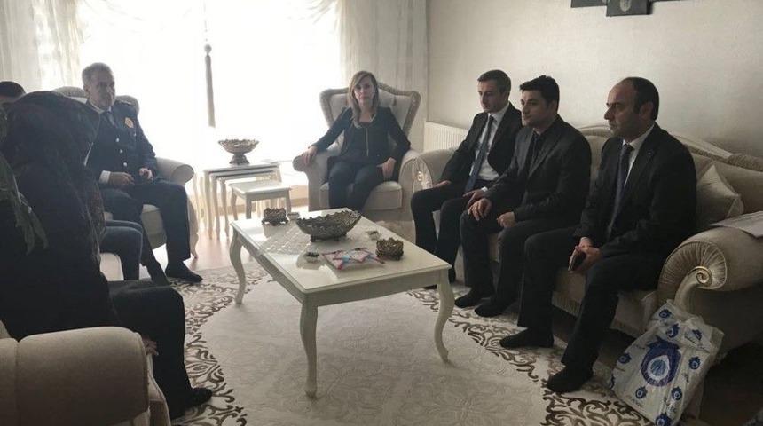 Kaymakam U&ccedil;ar&rsquo;da Şehit G&uuml;ntin&rsquo;in Ailesine Ziyaret
