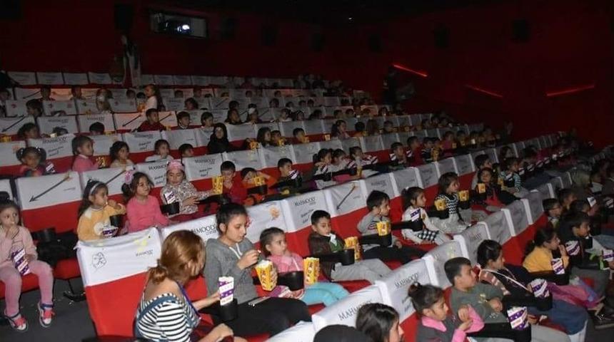 Yetimlerin Sinema Keyfi