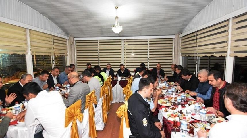 Vali &Ccedil;eber, Polislerle Sahurda Bir Araya Geldi