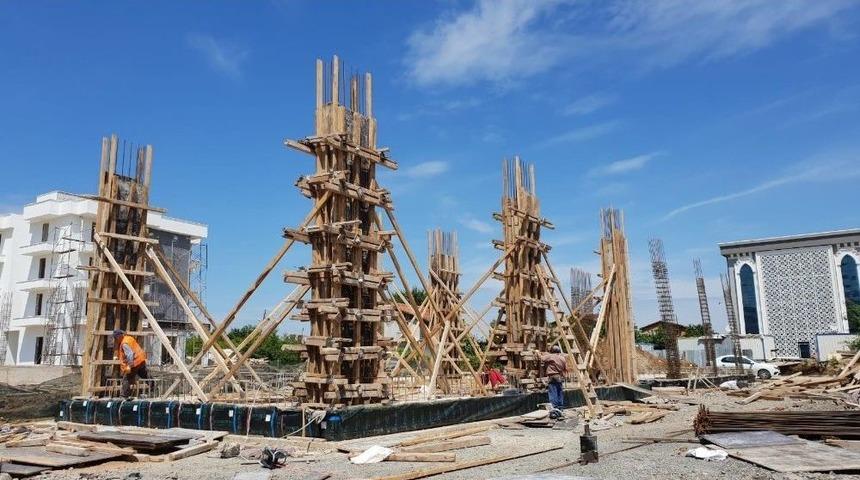 Kartepe Kent Meydanı &Ccedil;alışmaları S&uuml;r&uuml;yor