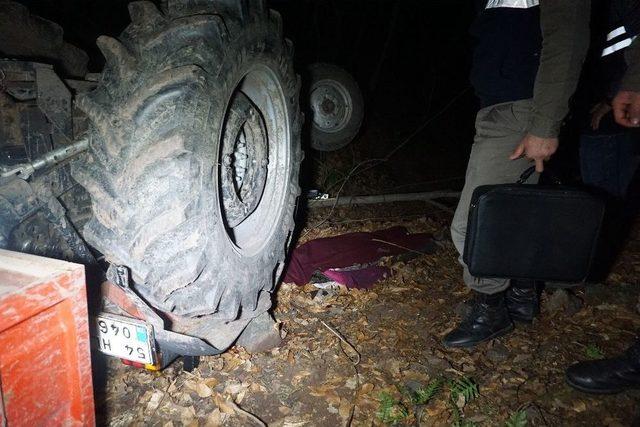 Devrilen Traktörün Altında Kalan Sürücü Hayatını Kaybetti