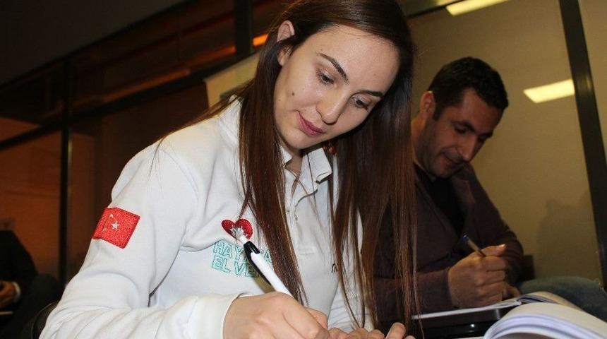 Van&rsquo;da İranlı Turist Artışıyla Esnaf Fars&ccedil;a &Ouml;ğrenmeye Başladı