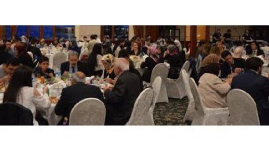 Avukatlar İftarda Buluştu