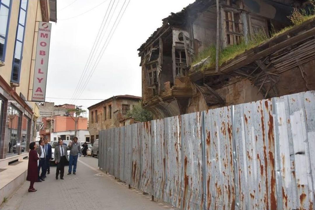 Vali Yardımcısı Demirhan Edremit&rsquo;te İncelemelerde Bulundu