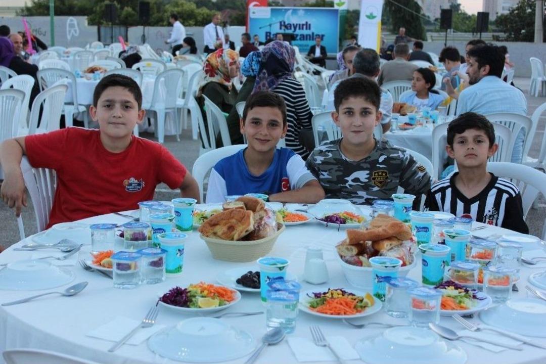 D&uuml;ndar, Emek Mahallesi Sakinleriyle İftarda Buluştu