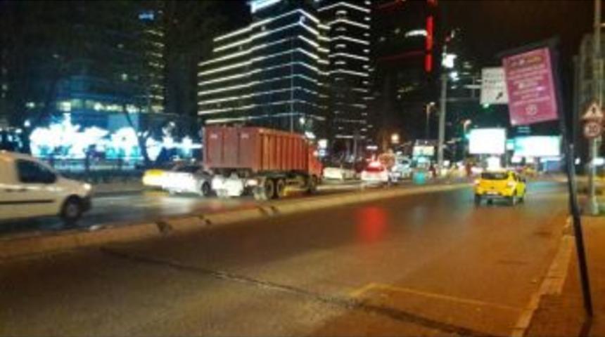 Motosiklete &Ccedil;arpan Otomobil Kayıplara Karıştı