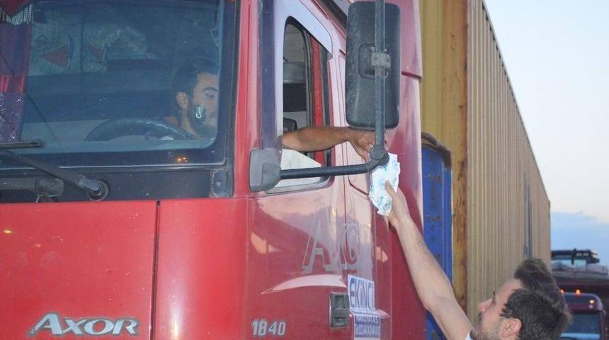 Sürücülerin İftarlıkları +1 Kafe Öğrencilerinden