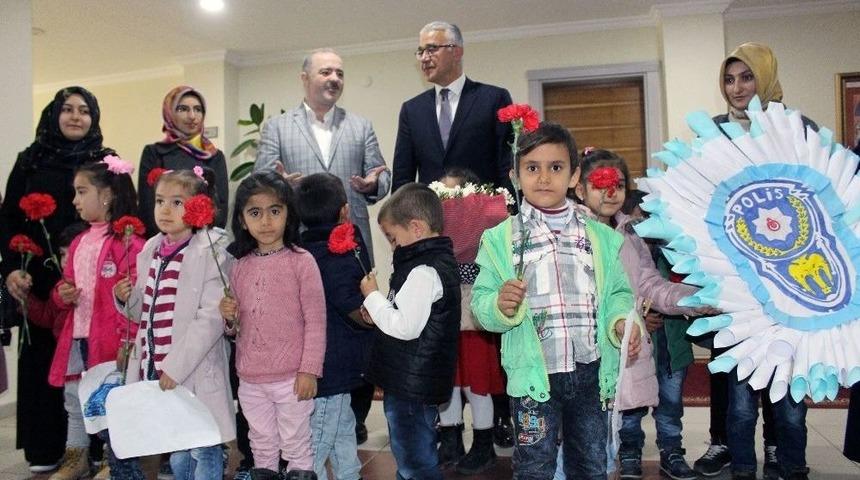 Miniklerden Polislere S&uuml;rpriz Ziyaret