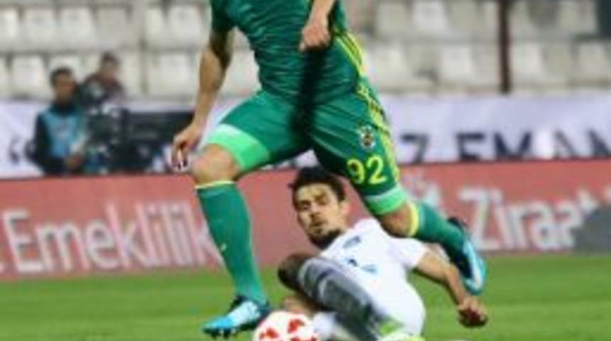 Aatif Formayı Bırakmıyor