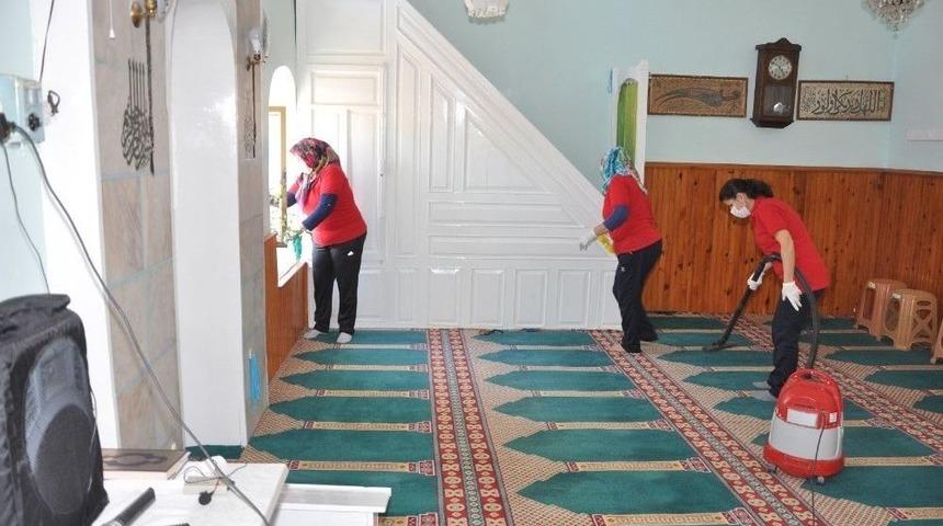 Buldan Belediyesi 58 Camide Bayram Temizliği Başlattı