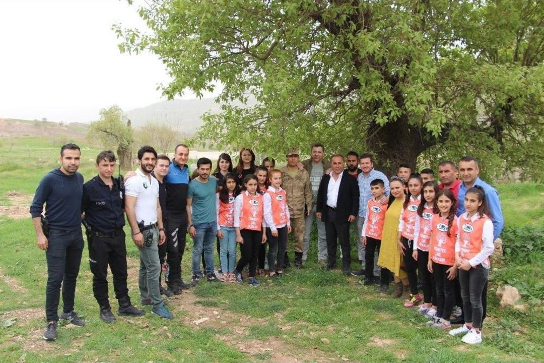 Silopi&rsquo;de Şehitliğe Fidan Dikildi