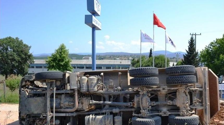 Biga&rsquo;da Kamyon Devrildi