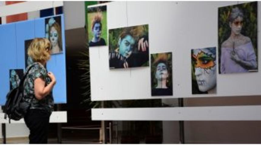 &Ouml;ğrencilerden &lsquo;renklerin Yolculuğu&rsquo; Sergisi