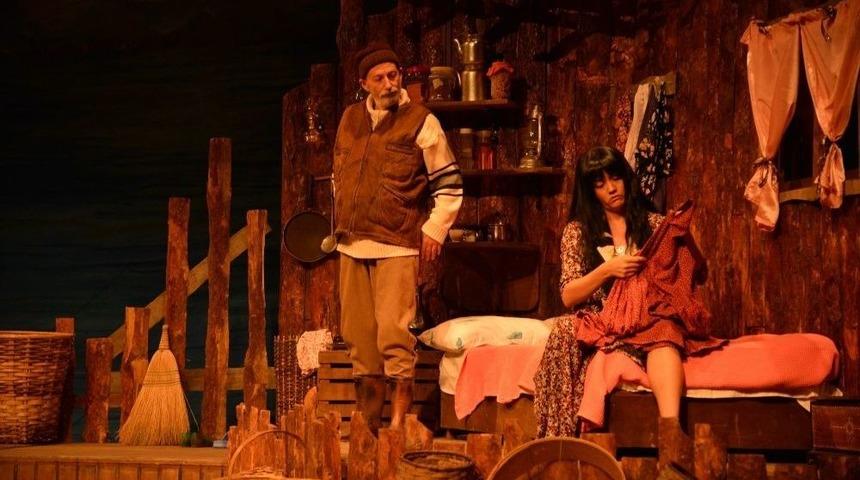 Festival &lsquo;derya G&uuml;l&uuml;&rsquo; Oyunu İle Sona Erdi