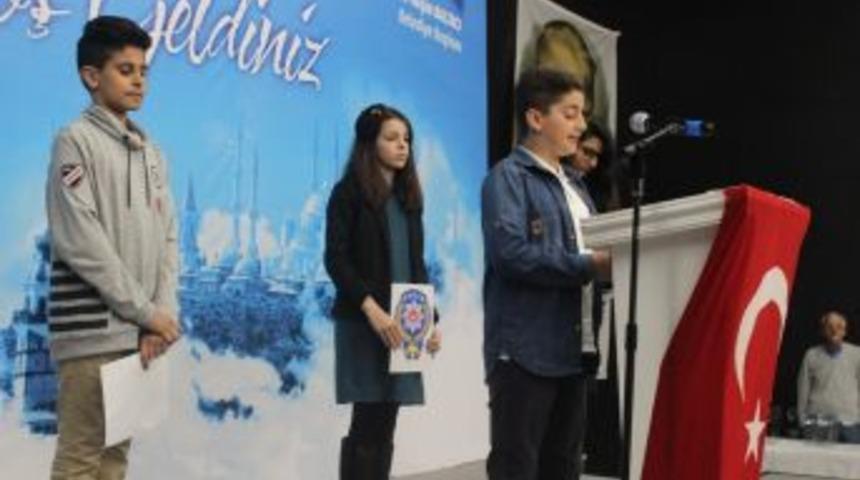 Polis &Ccedil;ocukları, Babaları İ&ccedil;in Şiir Okudu