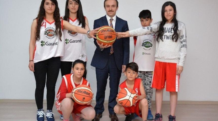 Basketbolun S&uuml;rpriz İsimler Hakkari&rsquo;ye Gelecek