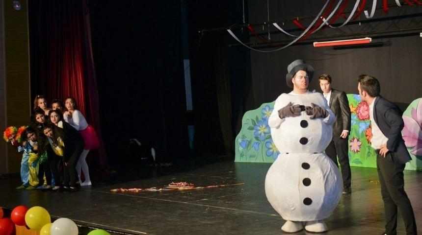 Belediye Tiyatrosu&rsquo;na &ldquo;direklerarası&rdquo; &Ouml;d&uuml;l&uuml;