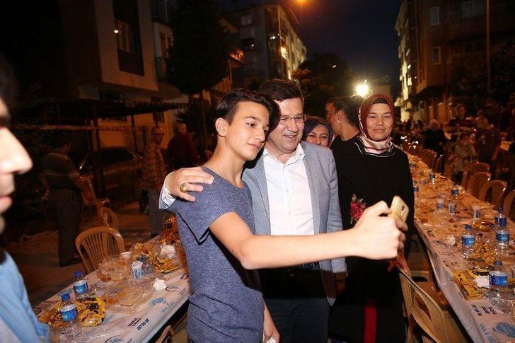 Merkezefendi’de İftar Sofraları Sevindik Ve Karaman Mahallelerinde Kuruldu G3