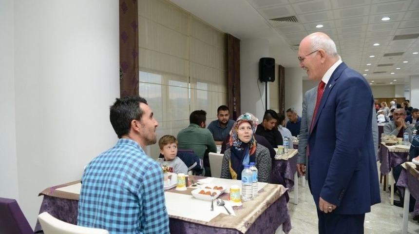 Rekt&ouml;r Savaş, Şehit Aileleri Ve Gazilerle Bir Araya Geldi