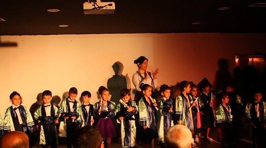 Pekfen&rsquo;de &Ouml;ğrencilerin Mezuniyet Coşkusu