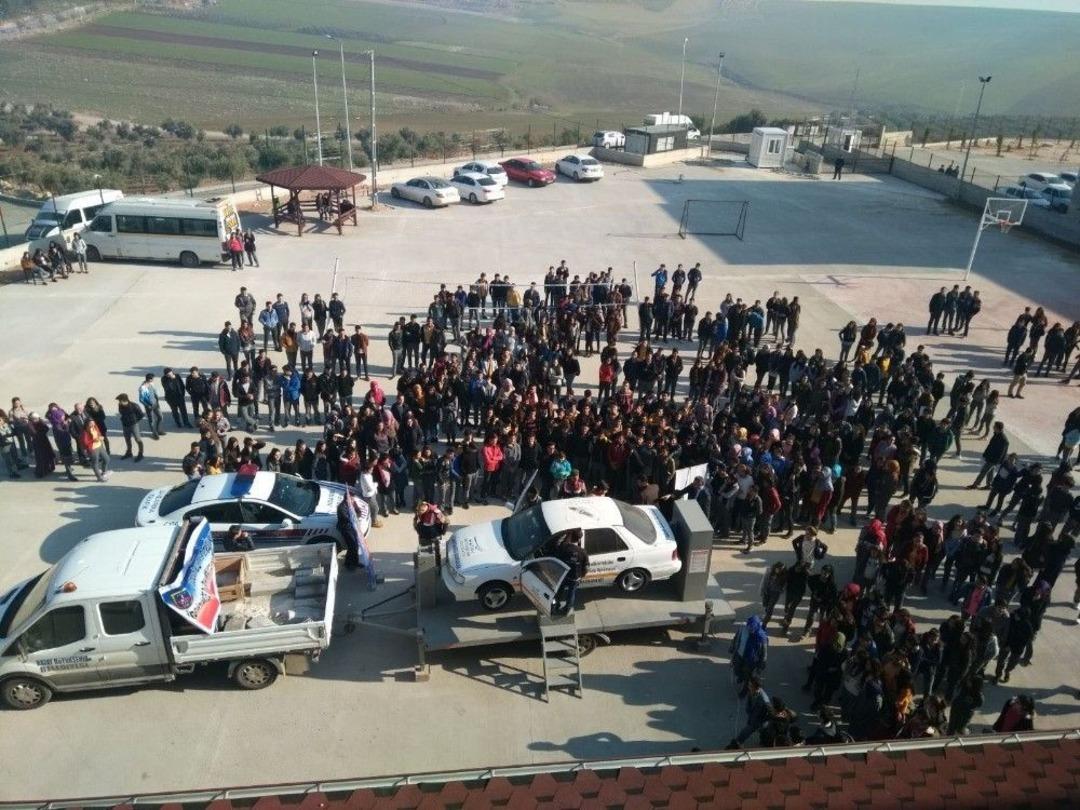 Jandarmadan Şof&ouml;r Ve &Ouml;ğrencilere Emniyet Kemeri Semineri