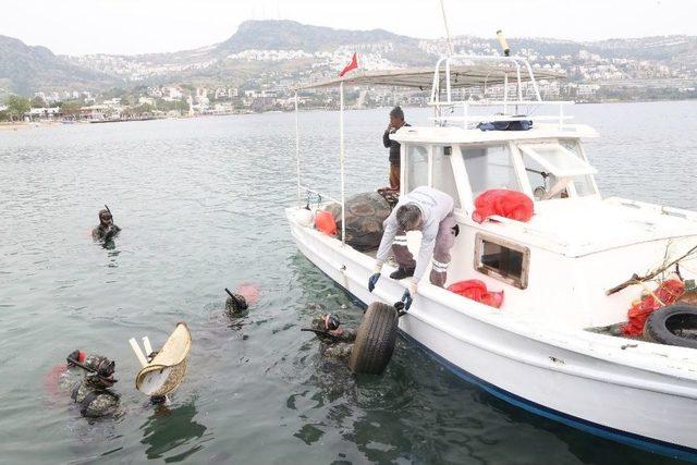 Deniz Dibi Temizliği Gündoğan’da Devam Etti