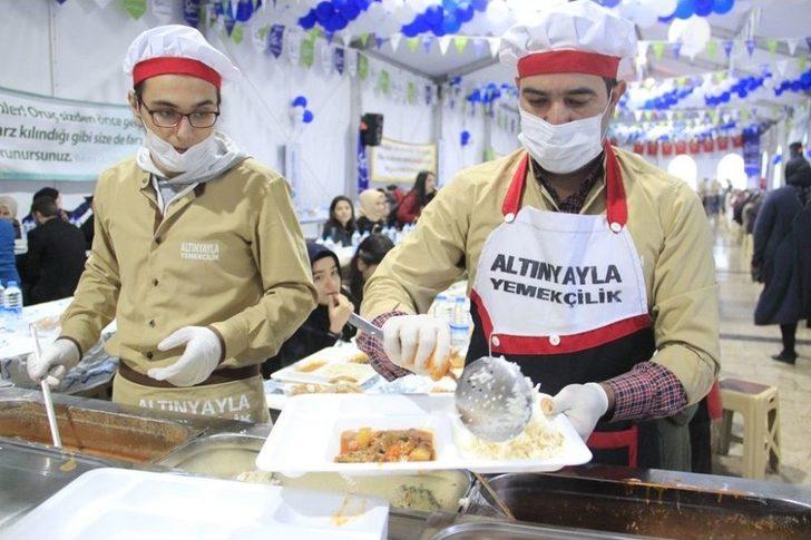 Her Gün 2 Bin 500 Kişilik İftar Yemeği Hazırlıyorlar G3