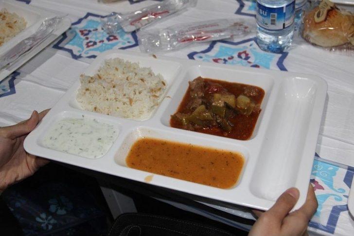 Her Gün 2 Bin 500 Kişilik İftar Yemeği Hazırlıyorlar G4