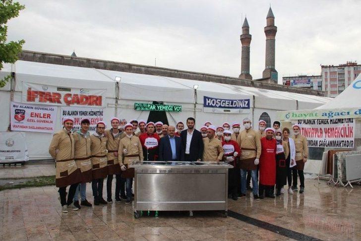 Her Gün 2 Bin 500 Kişilik İftar Yemeği Hazırlıyorlar G5