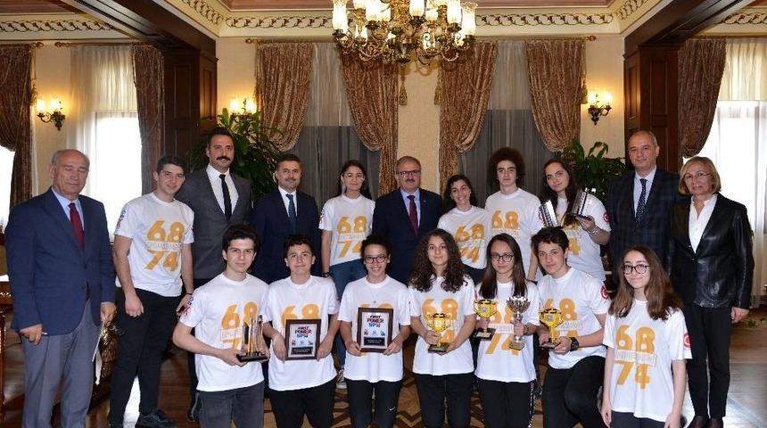 Abd&rsquo;de D&uuml;zenlenen Robot Yarışmasına T&uuml;rk Gen&ccedil;ler Damga Vurdu