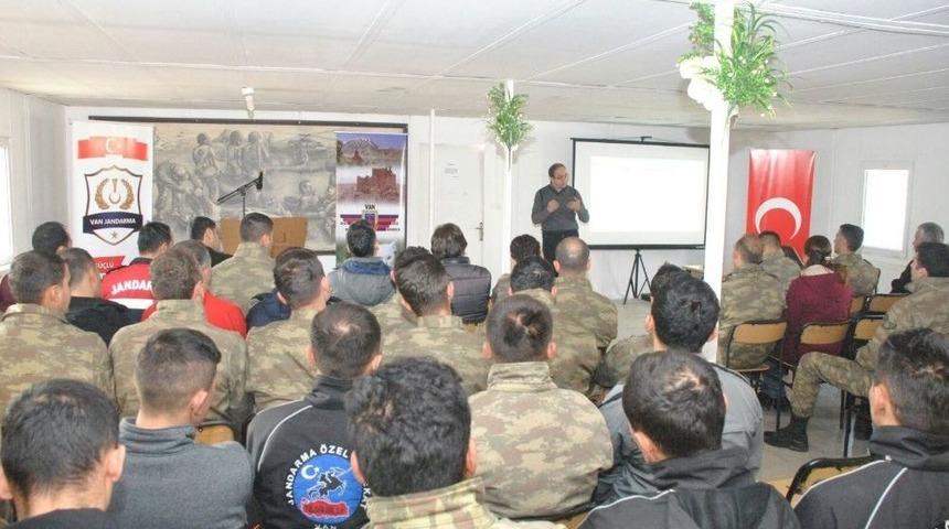 Jandarmadan İnsan Hakları Ve Demokrasi Semineri