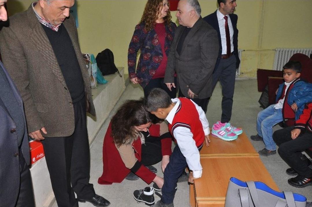 İslahiye Cumhuriyet İlkokulu &Ouml;ğrencilerinden Kardeş Okula Yardım Kampanyası