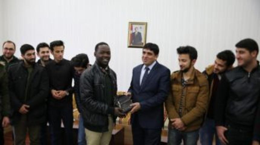 &Ouml;ğrencilerden Rekt&ouml;r Alma&rsquo;ya Ziyaret