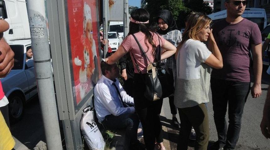 Kırmızı Işıkta Bekleyen Şof&ouml;re Yayadan Yumruklu Saldırı