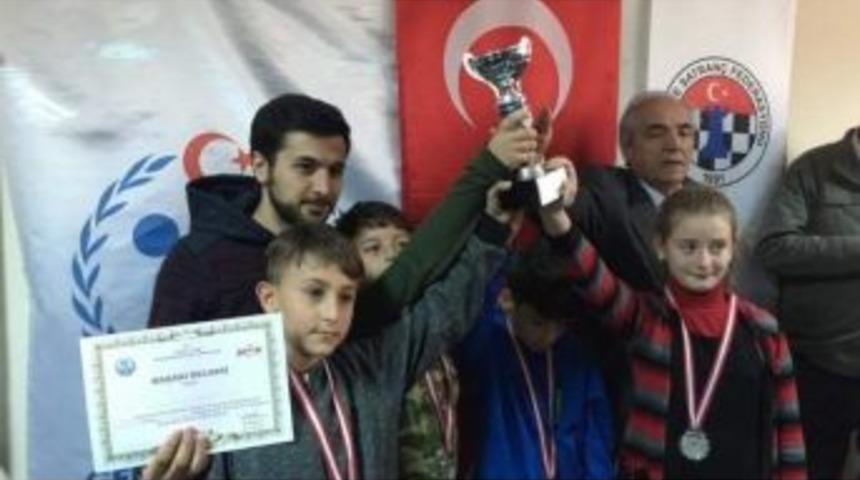 Gazi Emet İlkokulu Satrançta İl İkincisi Oldu