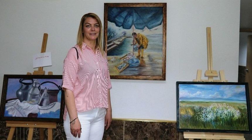 Kadın Ressamdan Kimsesiz &Ccedil;ocuklar Yararına Sergi