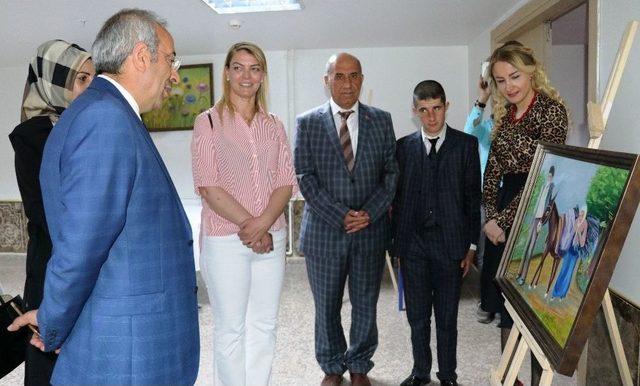 Kadın Ressamdan Kimsesiz Çocuklar Yararına Sergi 1