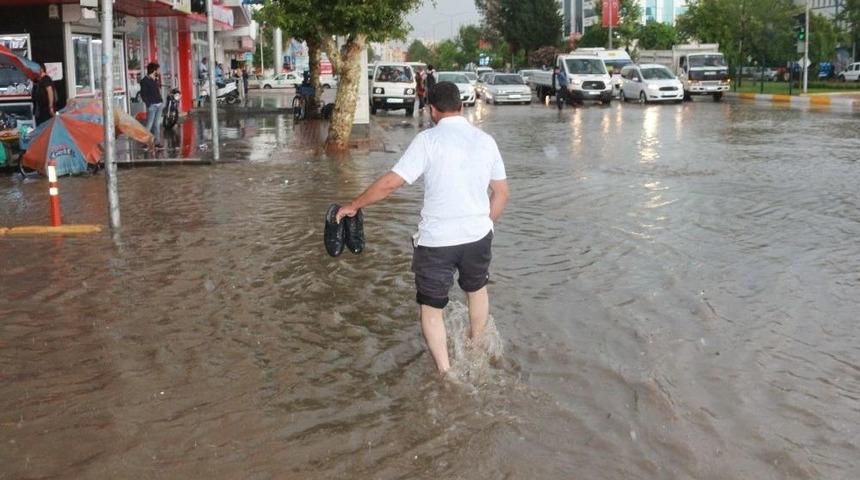 Adıyaman&rsquo;da Cadde Ve Sokaklar G&ouml;le D&ouml;nd&uuml;