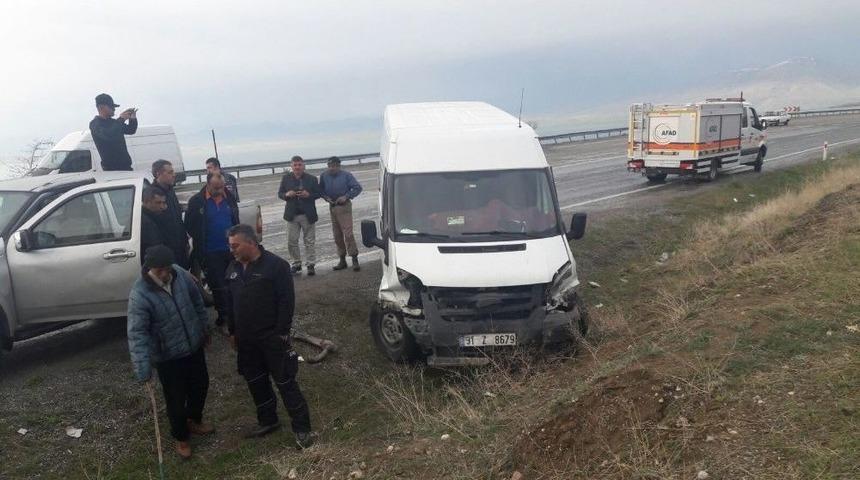 Van’da Trafik Kazası; 2 Yaralı