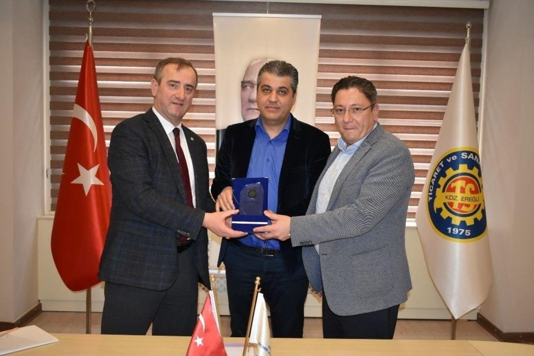 Son Meclis Toplantısında &Uuml;yelere Plaket Verildi