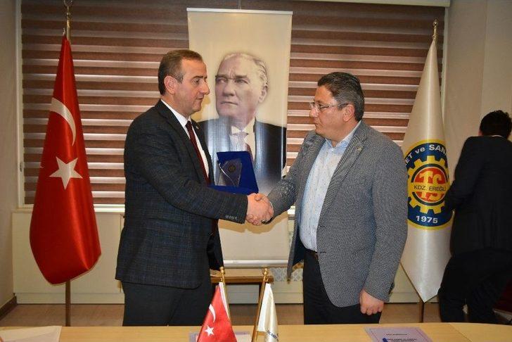 Son Meclis Toplantısında Üyelere Plaket Verildi G1