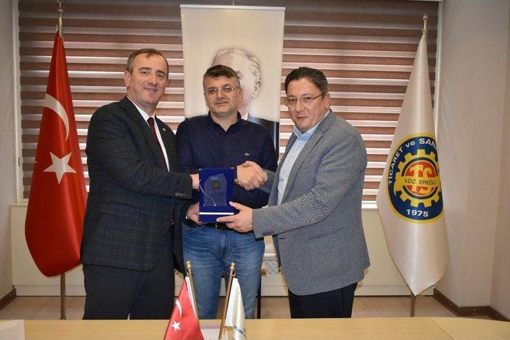 Son Meclis Toplantısında Üyelere Plaket Verildi G2