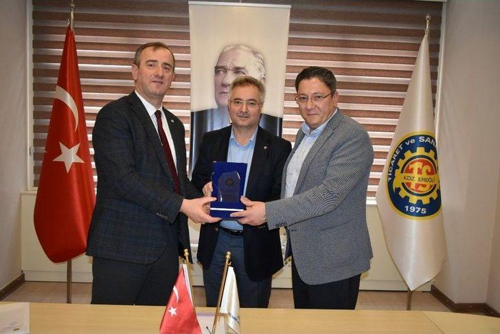 Son Meclis Toplantısında Üyelere Plaket Verildi G3