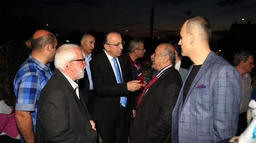 Belediye Başkanı Se&ccedil;en Mahalle İftarlarıyla Halkla Kucaklaşmayı S&uuml;rd&uuml;r&uuml;yor
