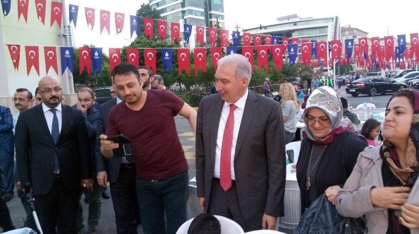 İstanbul B&uuml;y&uuml;kşehir Belediye Başkanı Uysal&rsquo;dan Turizmcileri Rahatlatan Uber A&ccedil;ıklaması